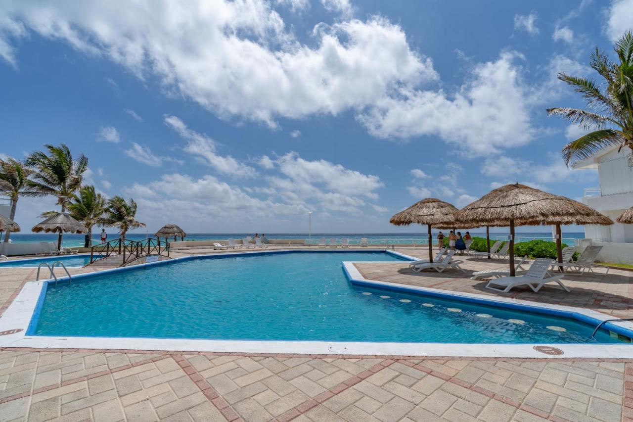 Ocean View Three Bedroom, Three Story Penthouse By The Beach Cancún Kültér fotó