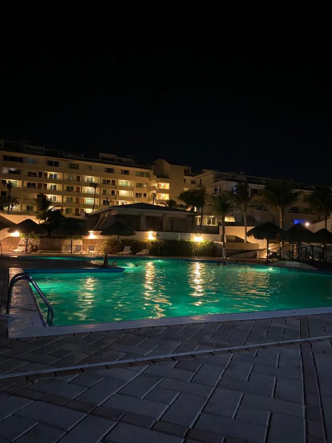 Ocean View Three Bedroom, Three Story Penthouse By The Beach Cancún Kültér fotó