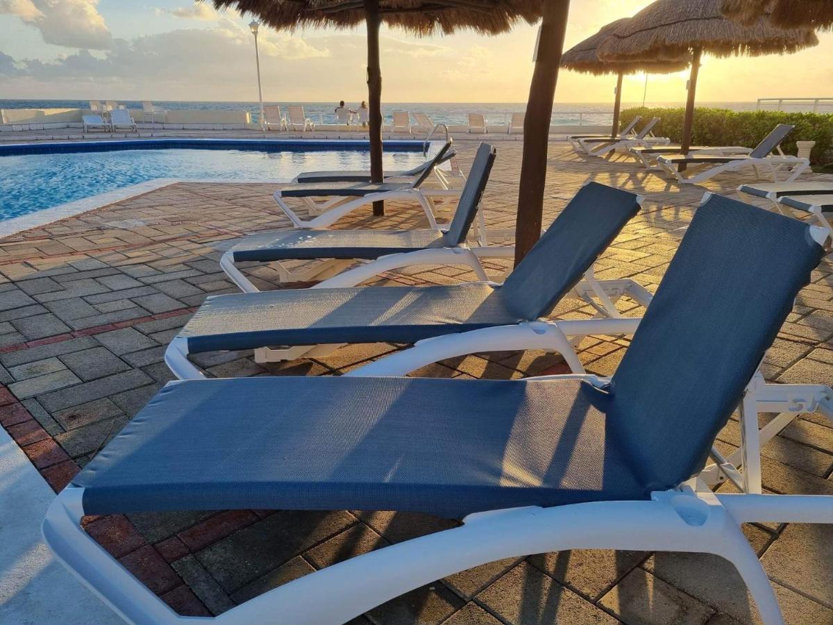Ocean View Three Bedroom, Three Story Penthouse By The Beach Cancún Kültér fotó